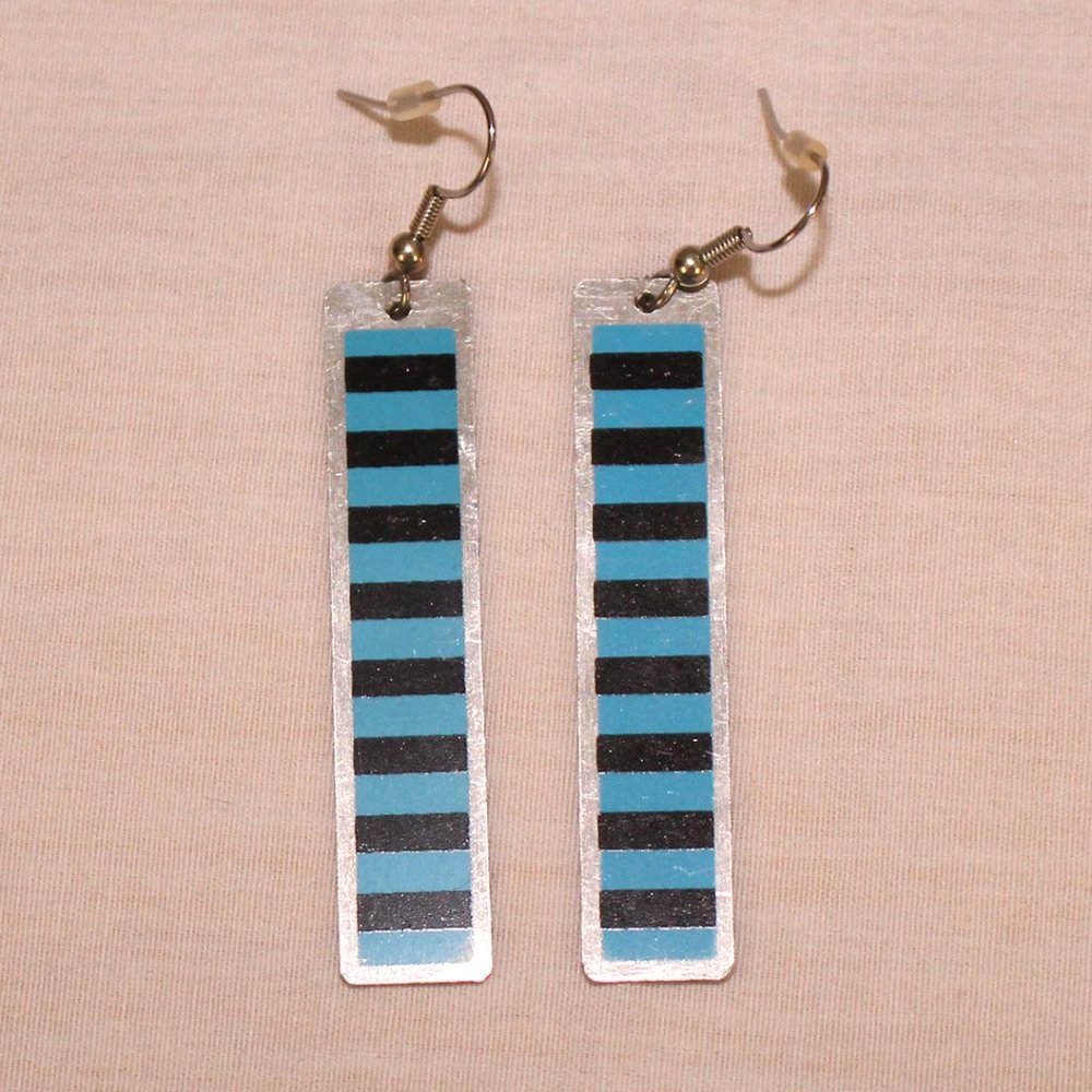 Black & blue metal earrings - Free with any purchase